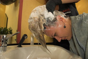6056 2 wash forward thick hair rich lather glove shampooing