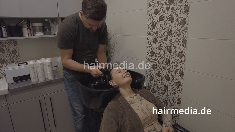 7201 Ukrainian hairdresser Vilnius 2411 Perm 1