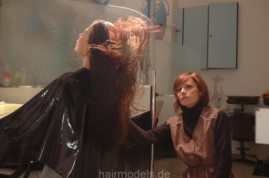 629 Sarka shampoo and wetset in black cape complete