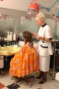 Shiwa Ludmilla Fr Ressler caping and haircutting and apron show pictures for download