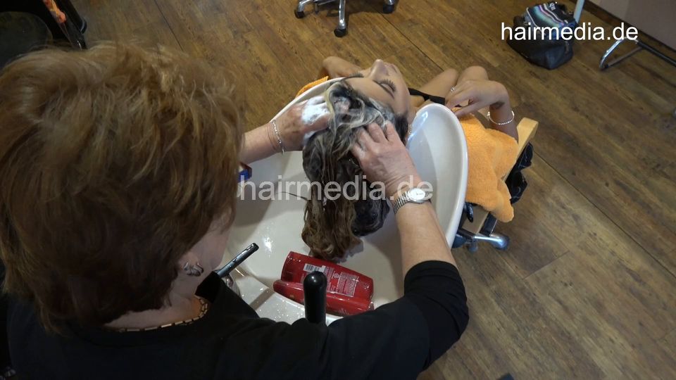 6214 02 Barberette Zoya get her XXL hair shampooed in salon by barberette
