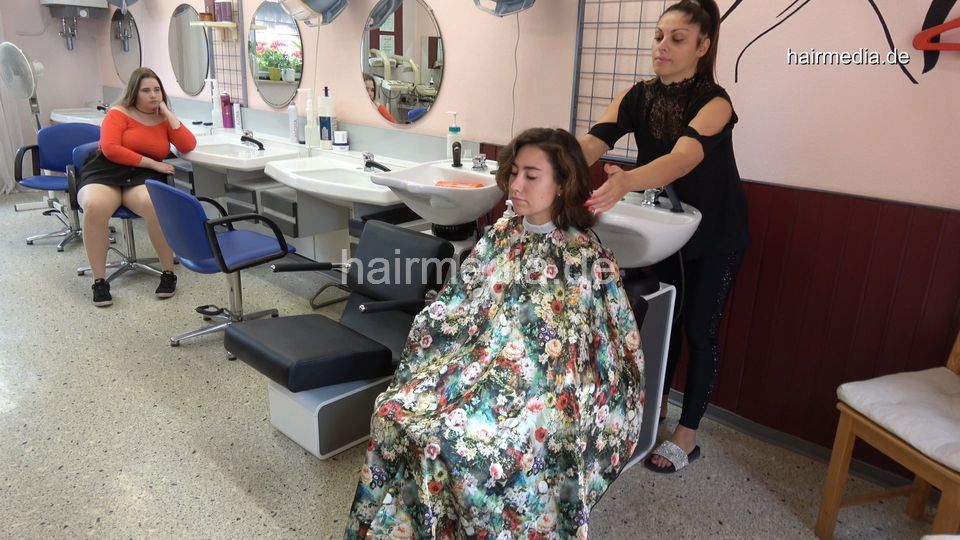 9070 MelanieC backward shampoo by Kia in large flower cape