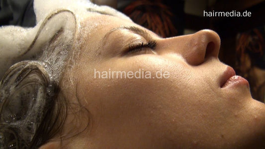 9074 05b JuliaS by NicoleF backward shampoo