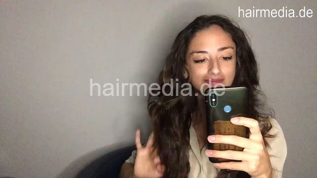 1207 Leyla 220911 livestream Leyla curling iron styling