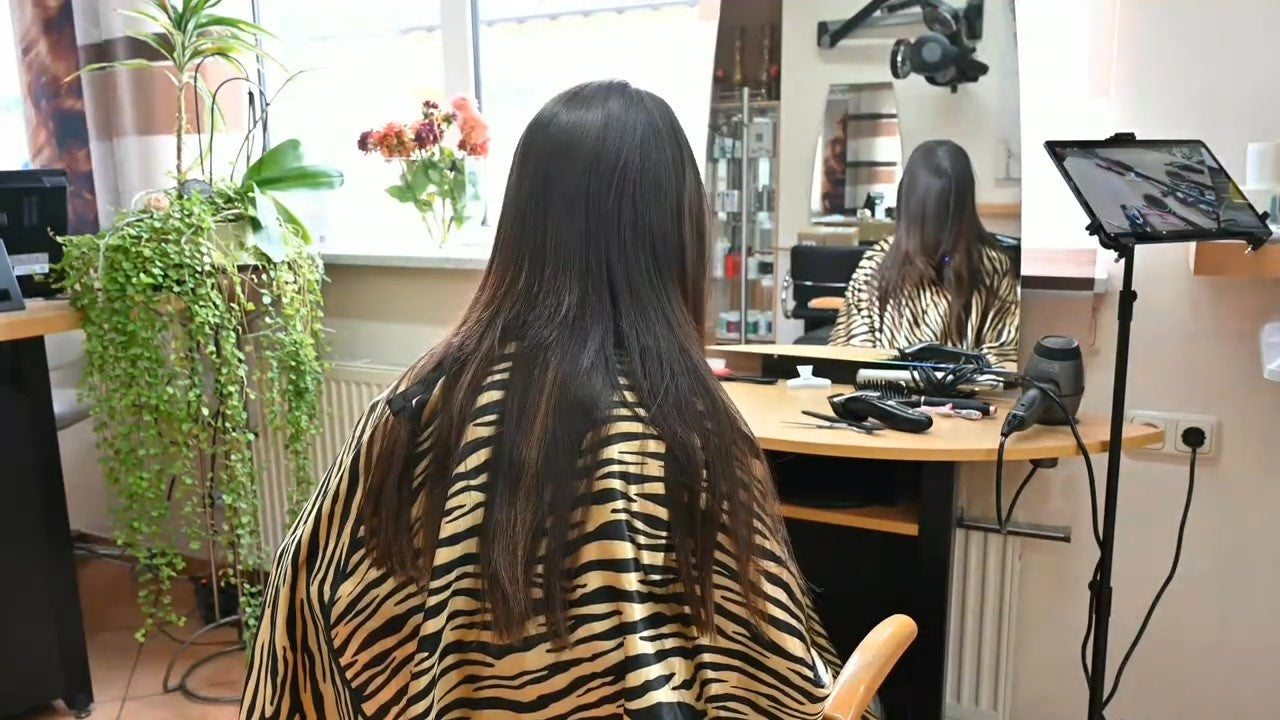 1050 221026 private livestream Leyla dry haircut by barber for donor