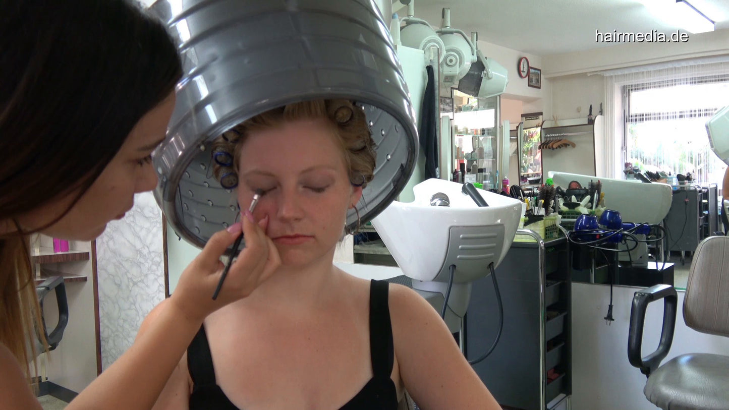 1060 Patricia s1826 wet set and makeup in vintage Frankfurt salon