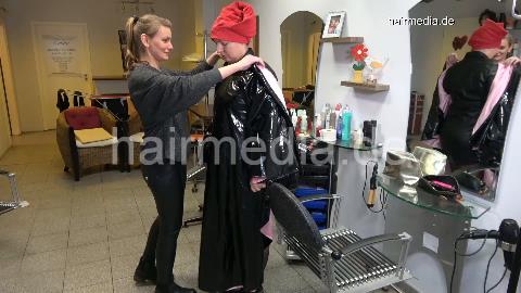 1152 curvy TineZ in leathercoat vinylcape salon shampooing forward by leatherpants barberette, Zoya controlled