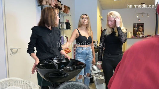 7114 14 LuisaK waiting