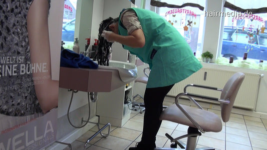 289 1 Barberette AnjaS selfwash before work starts