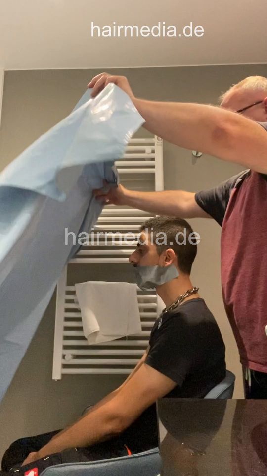 2012 2210127 StefanS home bath buzzcut and headshave shavingcream