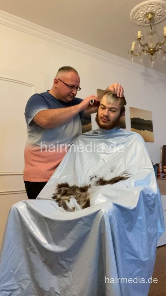 2012 221127 buzzcut, bleaching and going red
