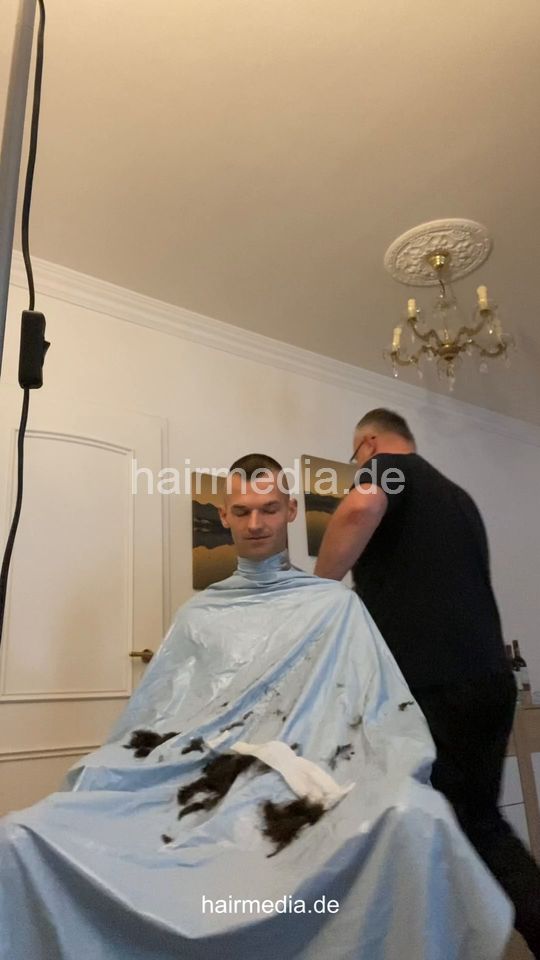 2012 221203 homeoffice buzzcut in large pvc cape