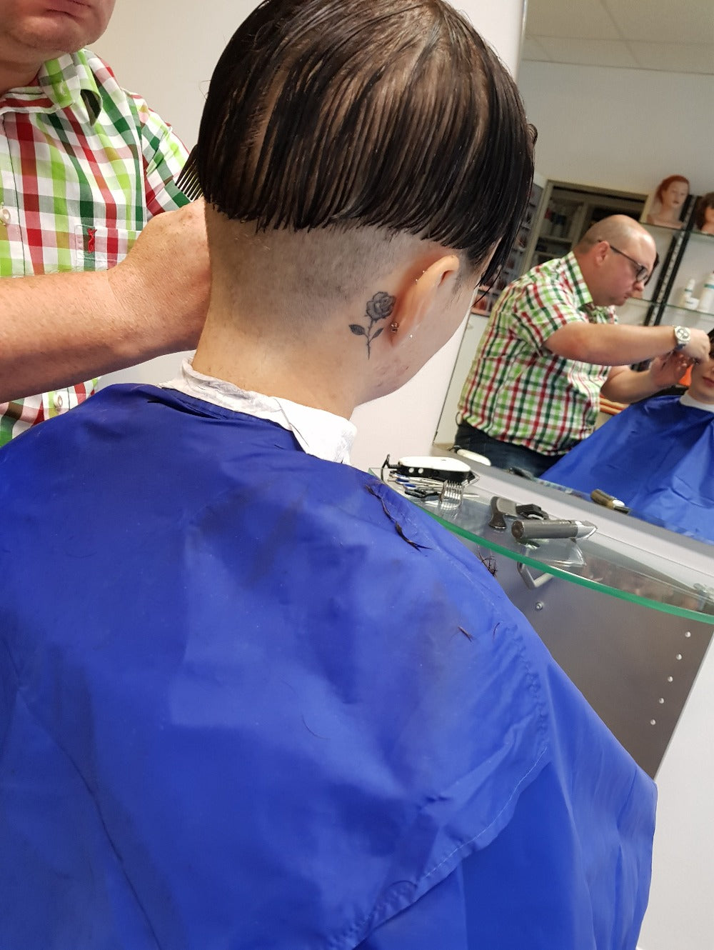 8157 Walentyna buzzcut napeshave by barber
