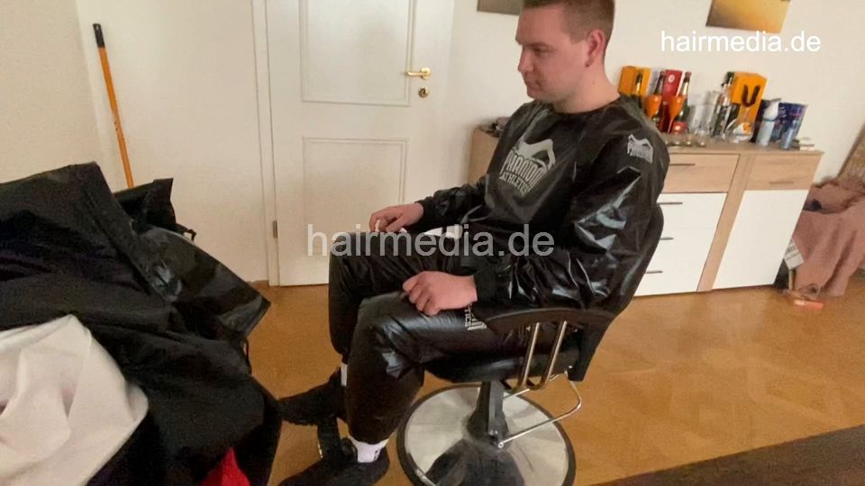 2012 20220418 barberchair 1 bleaching homesession