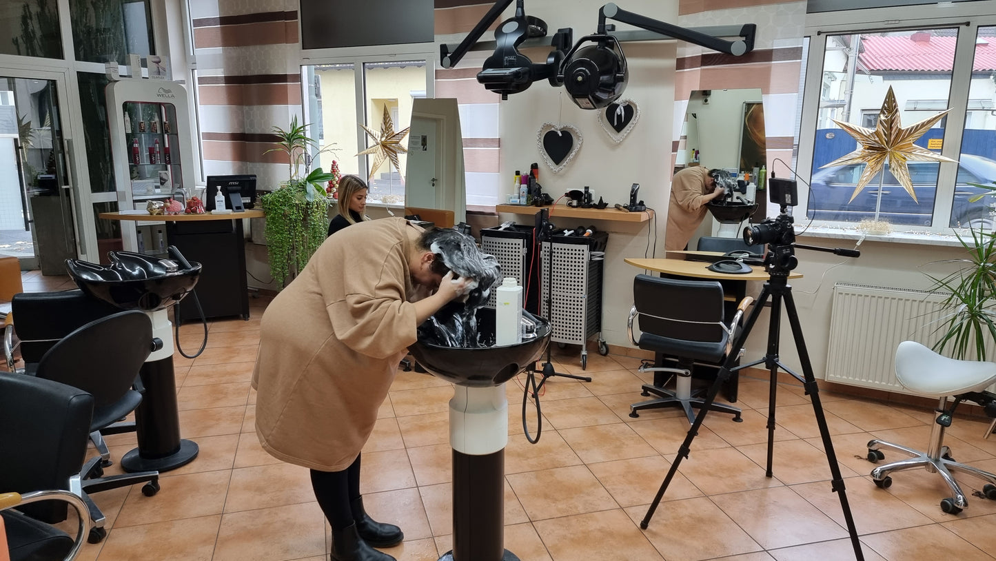 1050 221128 Sinem self forward wash and haircare for JMK private livestream
