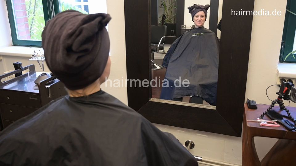 1181 ManuelaD 2 haircut ASMR by barber