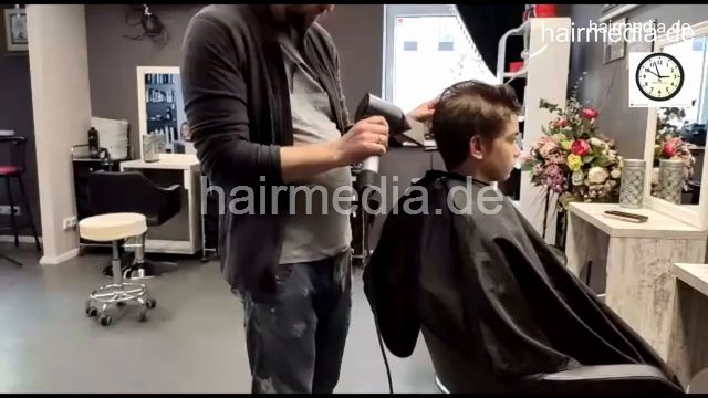 7201 Ukrainian hairdresser in Kaunas 220330 drycut 3 young boy haircut