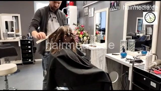 7201 Ukrainian hairdresser in Kaunas 220330 drycut 5 young girl bob