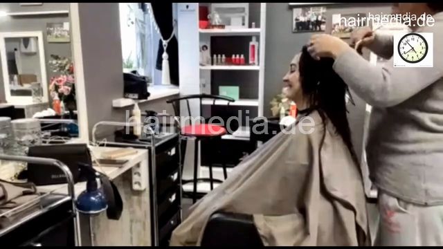 7201 Ukrainian hairdresser in Kaunas 220330 drycut 6 cut and blow