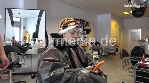 7202 Ukrainian hairdresser in Berlin 220515 1st 3 perm