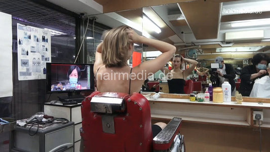 359 Poli blonde barberchair 2x backward and 1x forward shampooing by glove barber Hong Kong