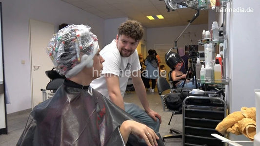 7202 Ukrainian hairdresser in Berlin 220515 3rd 3 perm process