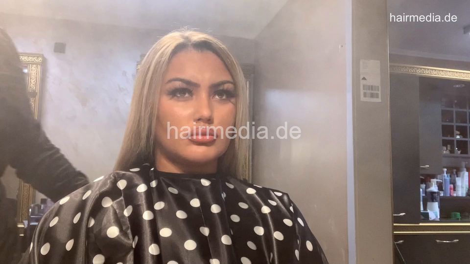 4117 Judy 1021 highlighting Part 2 shampoo and blow out by barberette Hamburg