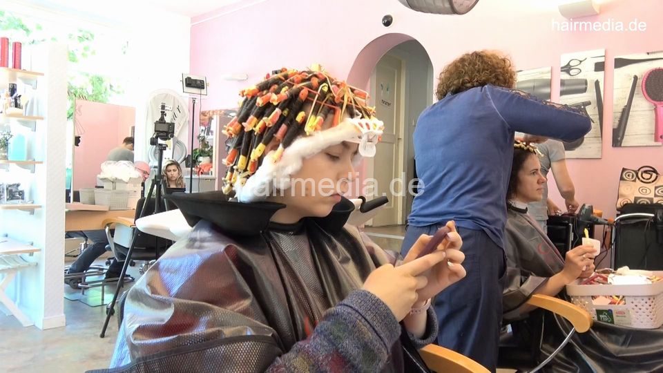 7202 Ukrainian hairdresser in Berlin 220515 4th 5 perm process