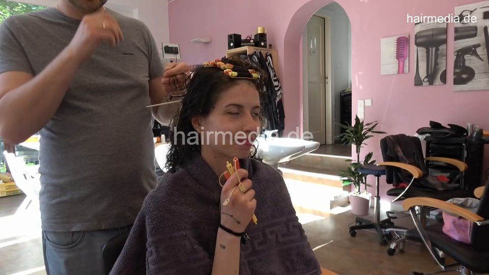 7202 Ukrainian hairdresser in Berlin 220515 5th 2 perm