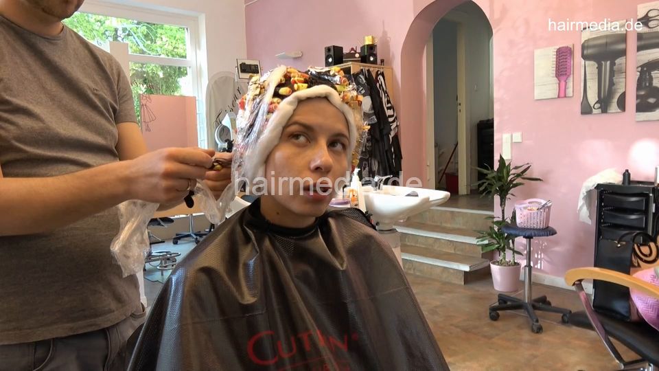 7202 Ukrainian hairdresser in Berlin 220515 5th 3 perm