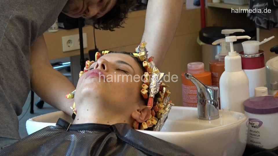 7202 Ukrainian hairdresser in Berlin 220515 5th 3 perm