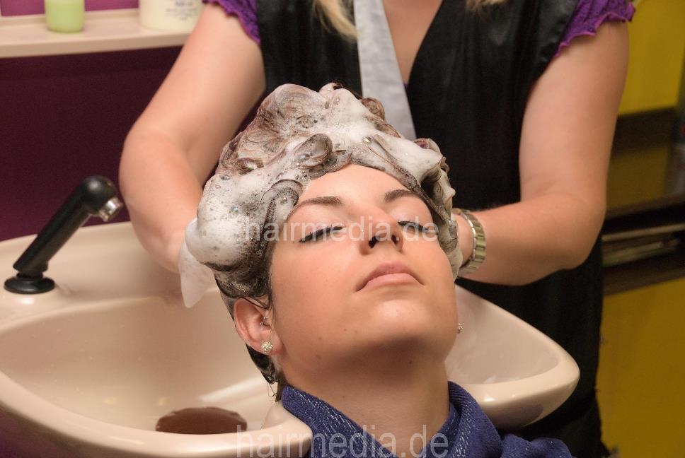 6184 Nadine 1 backward shampoo barberettte in the bowl