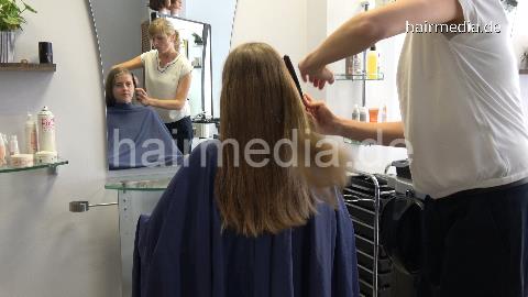 6191 25 AlinaK teen long blonde thick hair dry haircut in Berlin salon