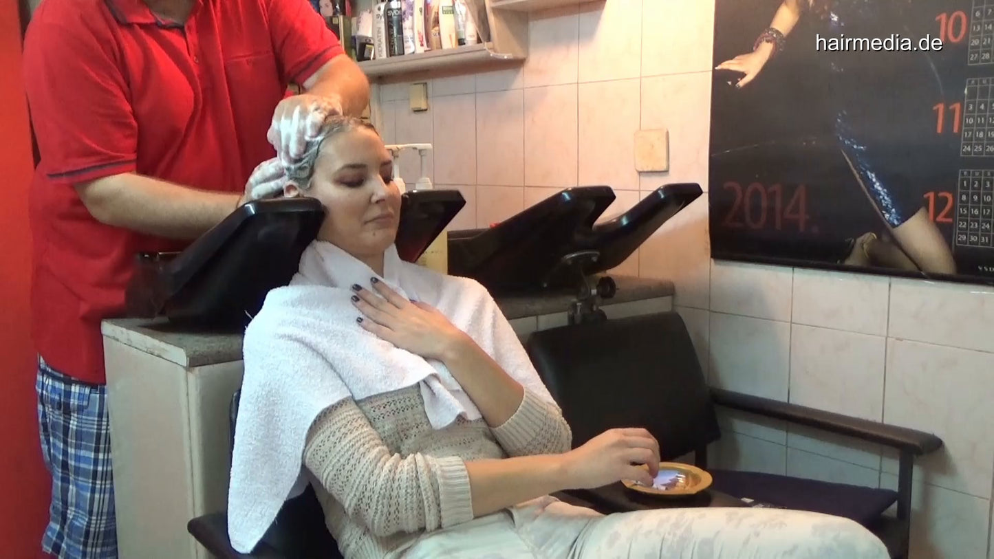 6196 Angelina 1 smoking shampooing by barber