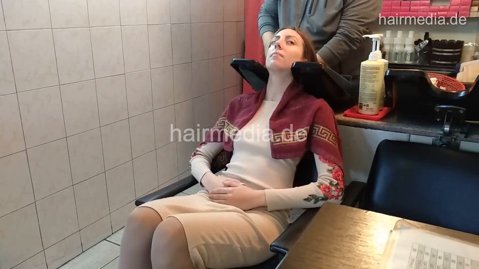 6207 Jana 1 backward salon shampooing hair and ear by barber CAM 2