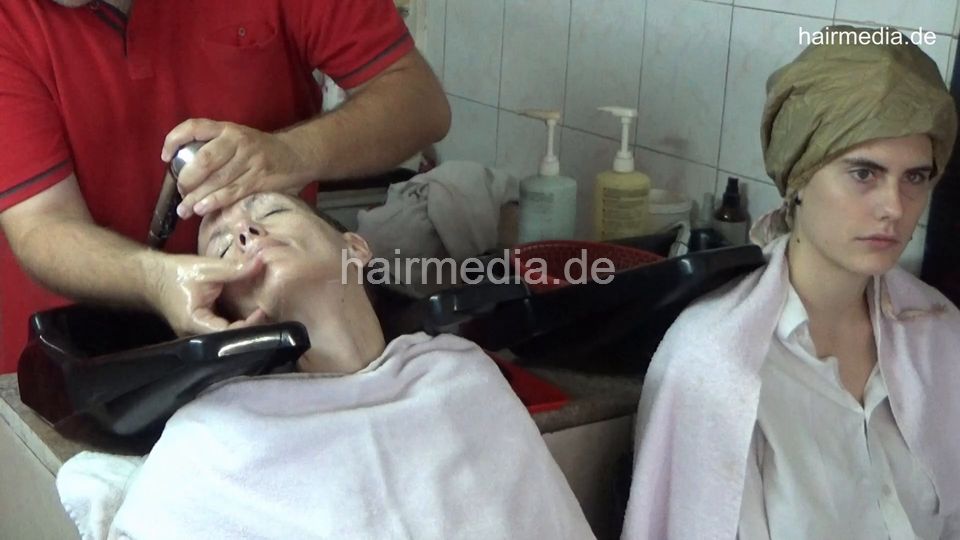 6212 DunjaN 1st 1 backward hair face and ear wash by barber