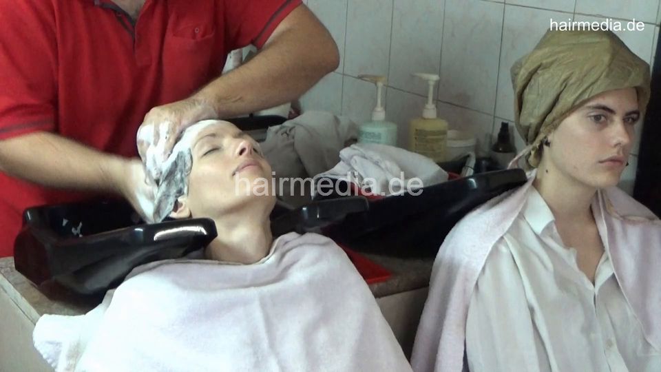 6212 DunjaN 1st 1 backward hair face and ear wash by barber