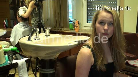 9042 07 Judith by barber backward salon shampooing