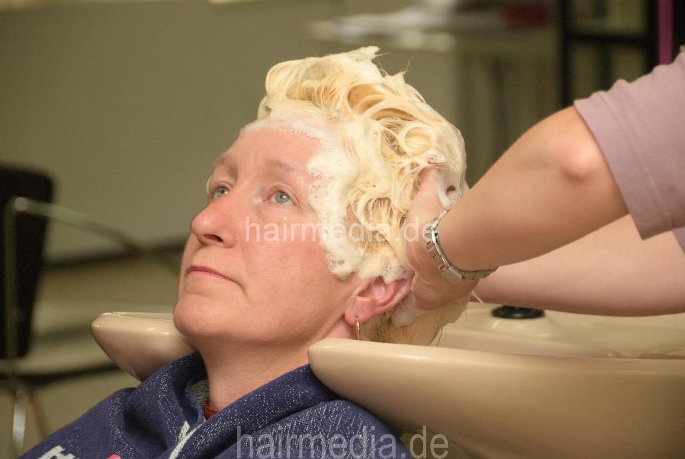 7090 Barberette PetraS by colleauge 4 backward shampooing
