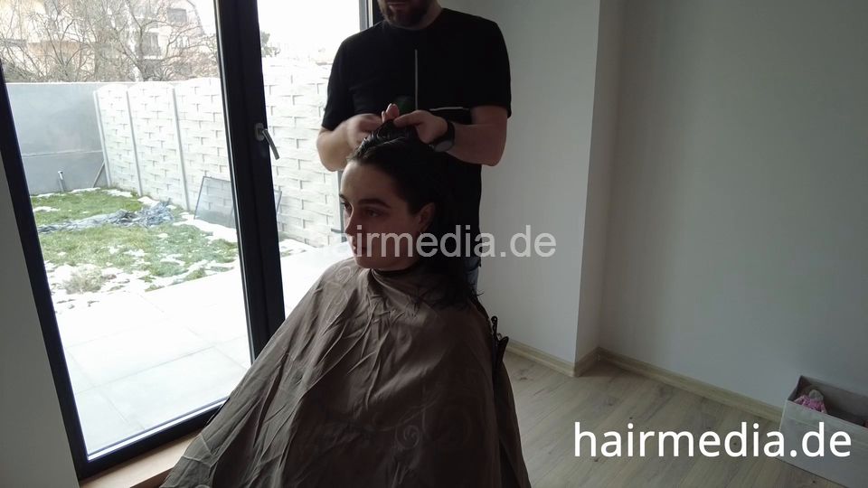 7204 Julia in Romania Bucharest shampoo cut and blow permed hair