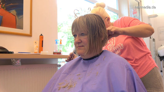 8160 22 KarinG by Jasmin strong haircut