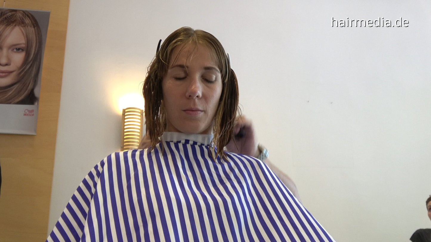 8146 AlexandraL 2 haircut in barbercape