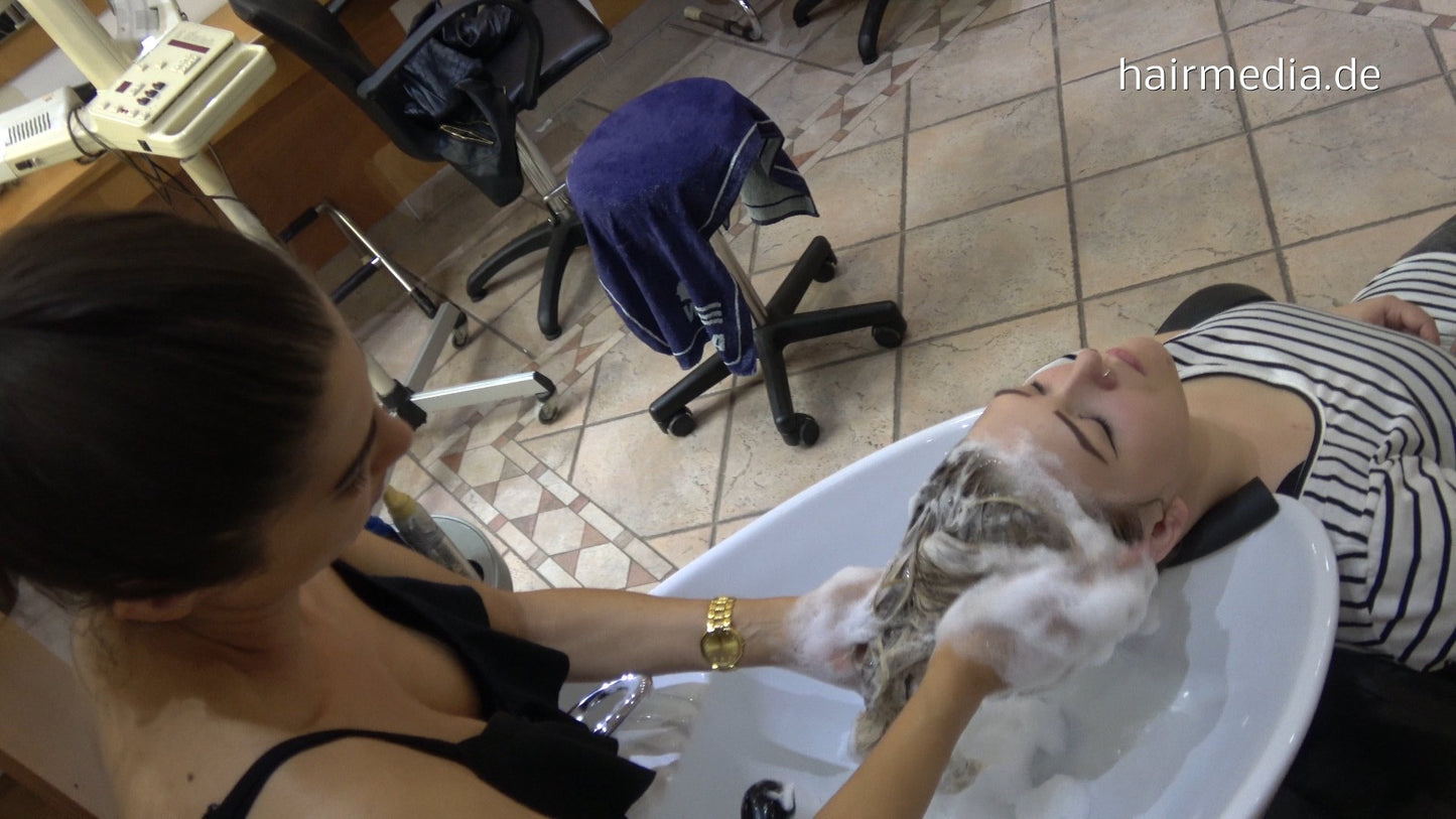 370 AngelinaM backward salon shampooing