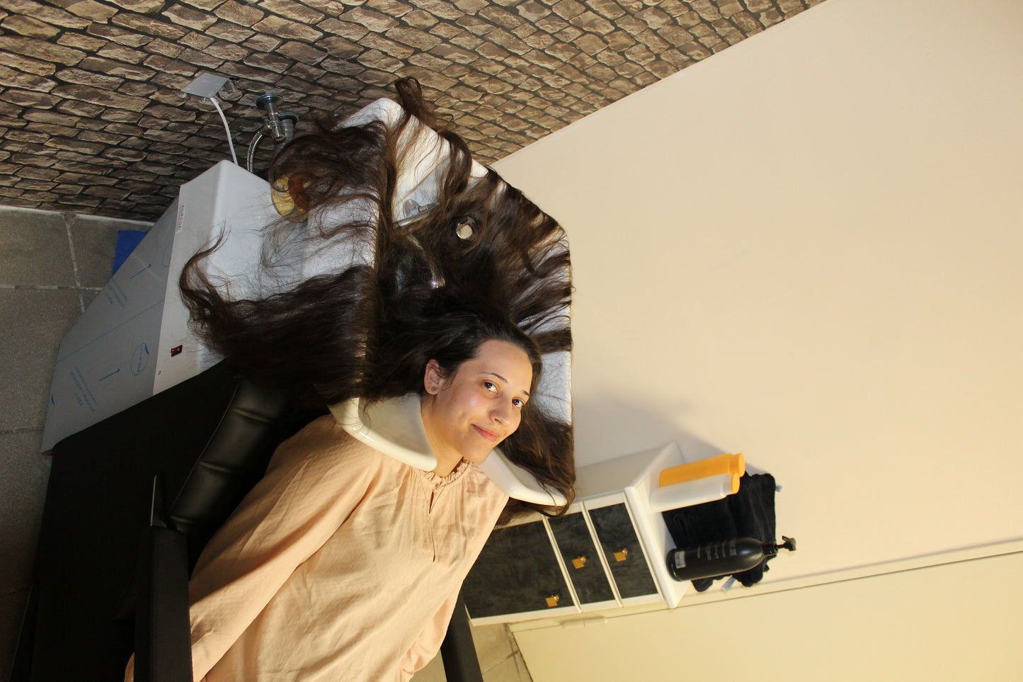 1060 Sara XXL hair by Katia wash blow brush and braid