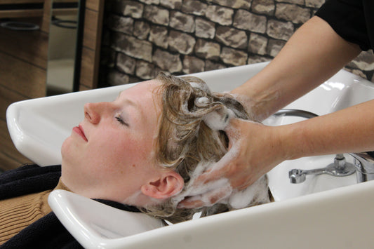 1060 Patricia leatherpants salon shampoo and blow Mainz Salon