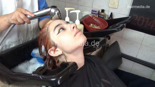 4120 Daughter Bojana 2 shampooing teen girl by mature barberette