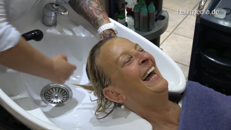 370 Claudia by Nadine backward shampooing blondes