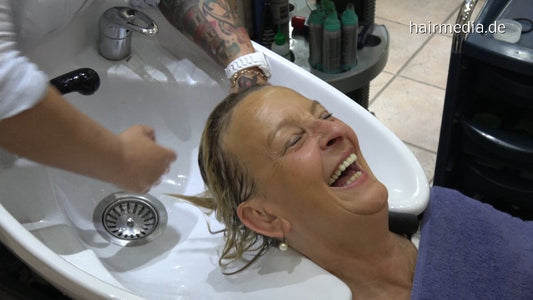 370 Claudia by Nadine backward shampooing blondes