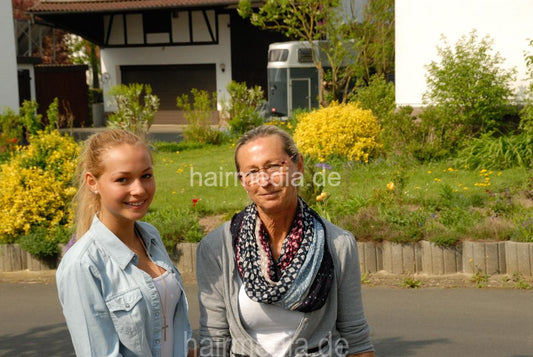 4054 Mom 1 backward shampoo salon hairwash along with daughter Yara