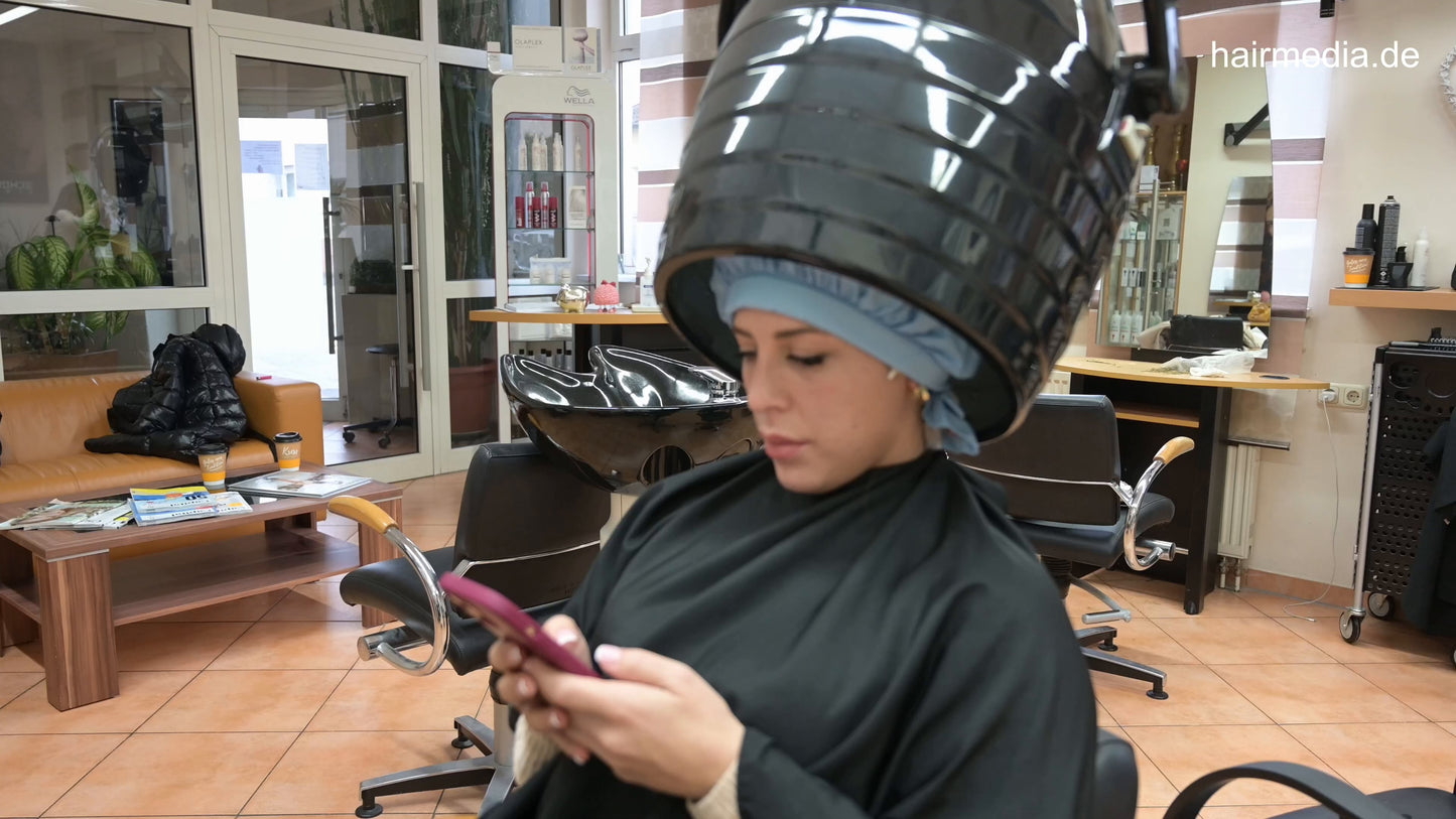 7113 Canan by Amal 3 under the dryer permcap and in knitwear and boots